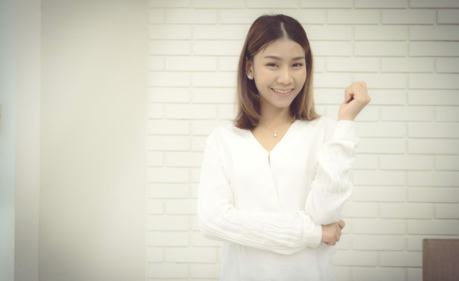 Espace de travail organisé avec documents financiers et planification budgétaire